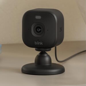 Blink Mini 2K+ (último modelo) - Cámara interior con enchufe. Ve mascotas o el interior de casa con resolución 2K, visión nocturna a color, audio mejorado y detección de movimiento. 1 cámara (Blanco)