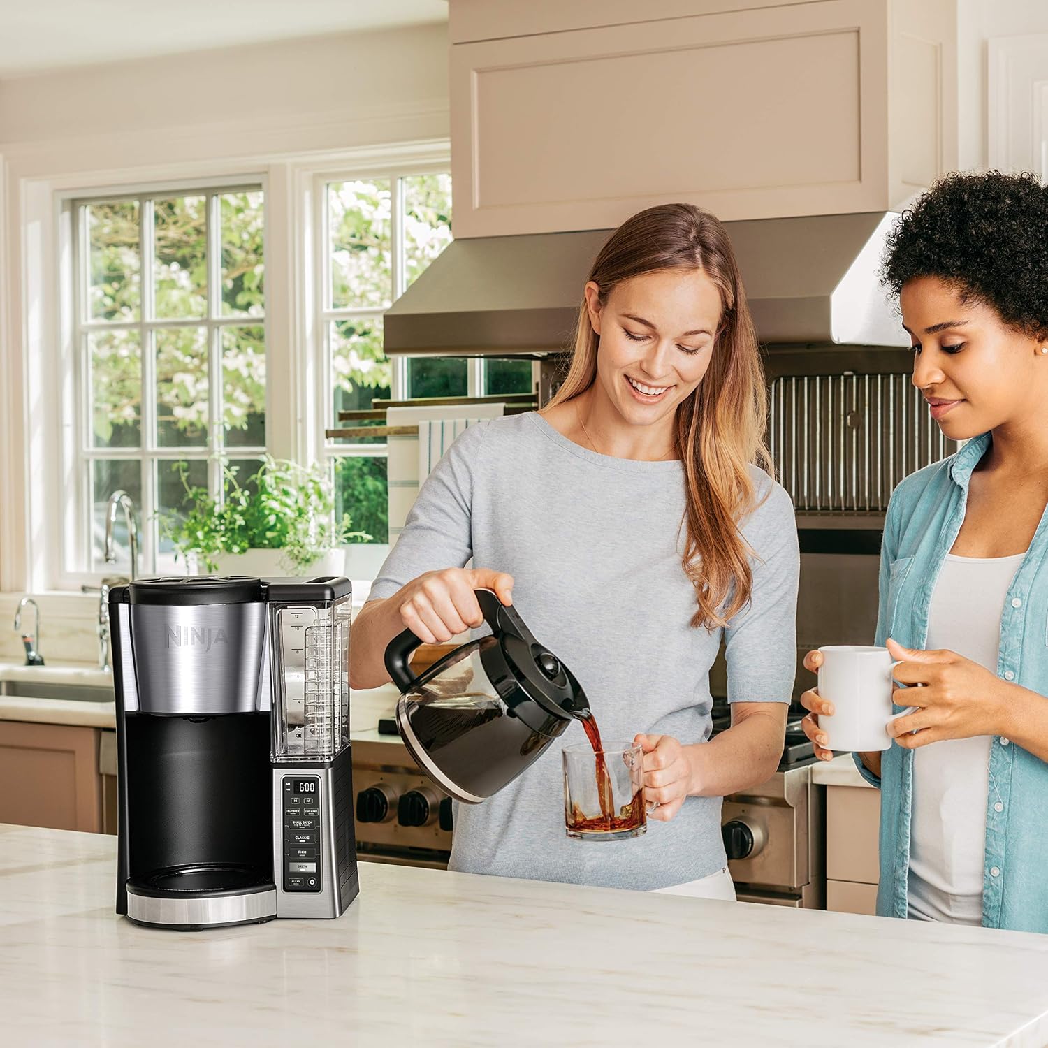 Ninja Cafetera programable CE251 de 12 tazas, 60 onzas, negro/acero inoxidable (renovado) - Image 2
